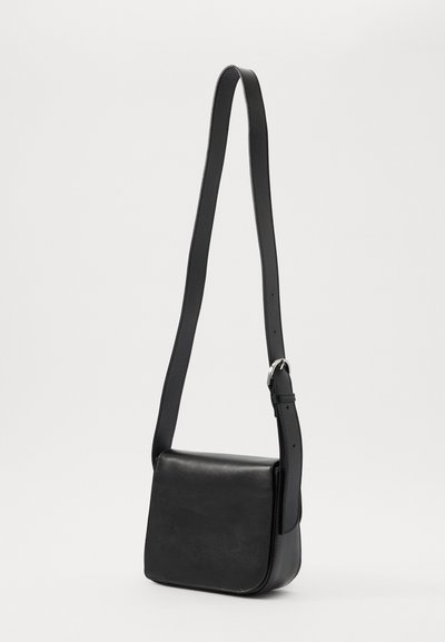 WANT Les Essentiels ARCH CROSSBODY UNISEX - Keresztpántos táska - black