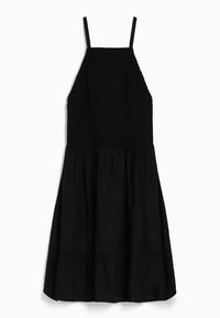 Černé bezrukávové šaty s těsně padnoucím korzetem, který má texturovaný smockovaný design, splývavou sukní s volány a tenkými nastavitelnými ramínky.