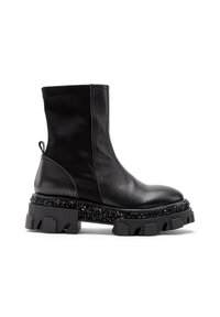 Zwarte enkellaarsjes van glad leer met een stevige rubberen zool, voorzien van sprankelende versieringen en een trekband voor eenvoudig aan- en uittrekken.