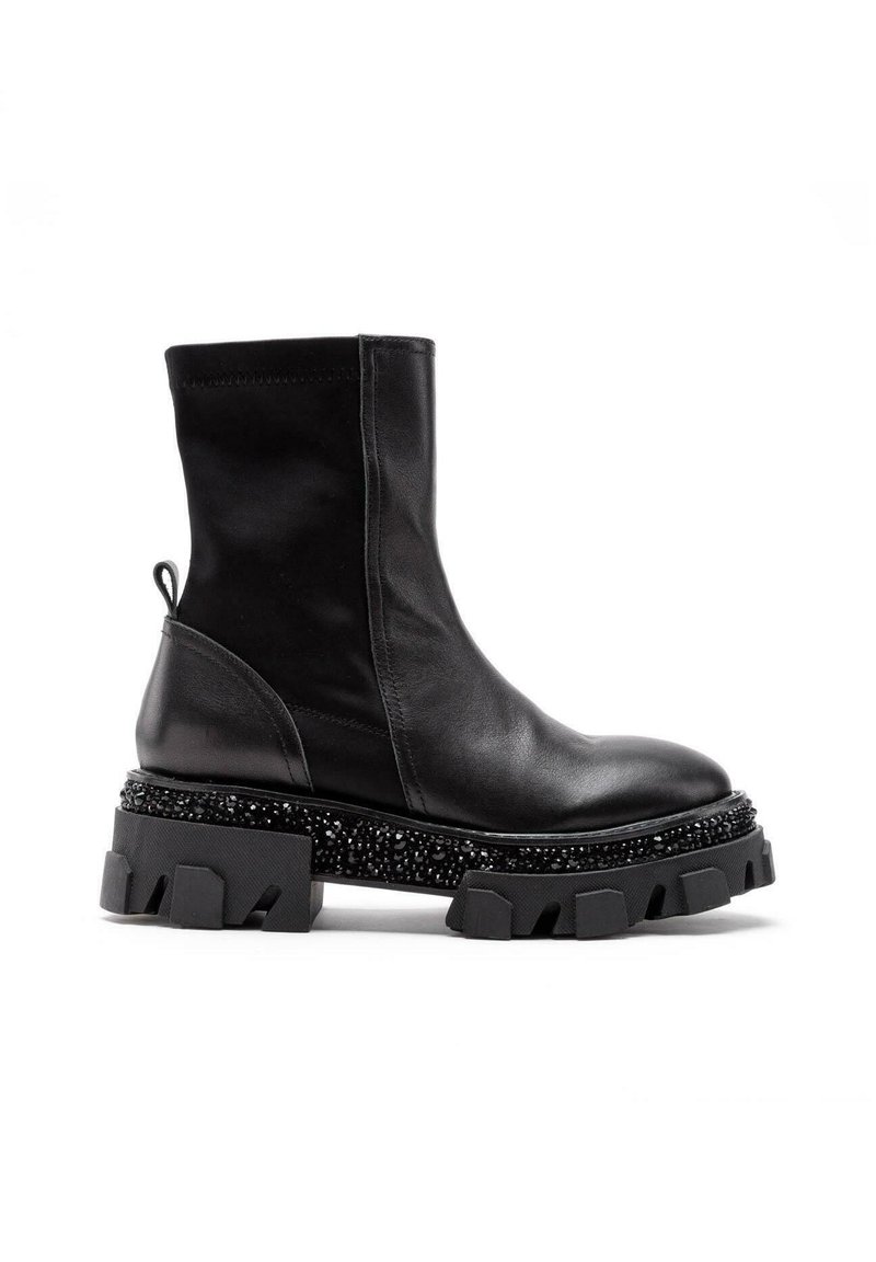 Zwarte enkellaarsjes van glad leer met een stevige rubberen zool, voorzien van sprankelende versieringen en een trekband voor eenvoudig aan- en uittrekken.