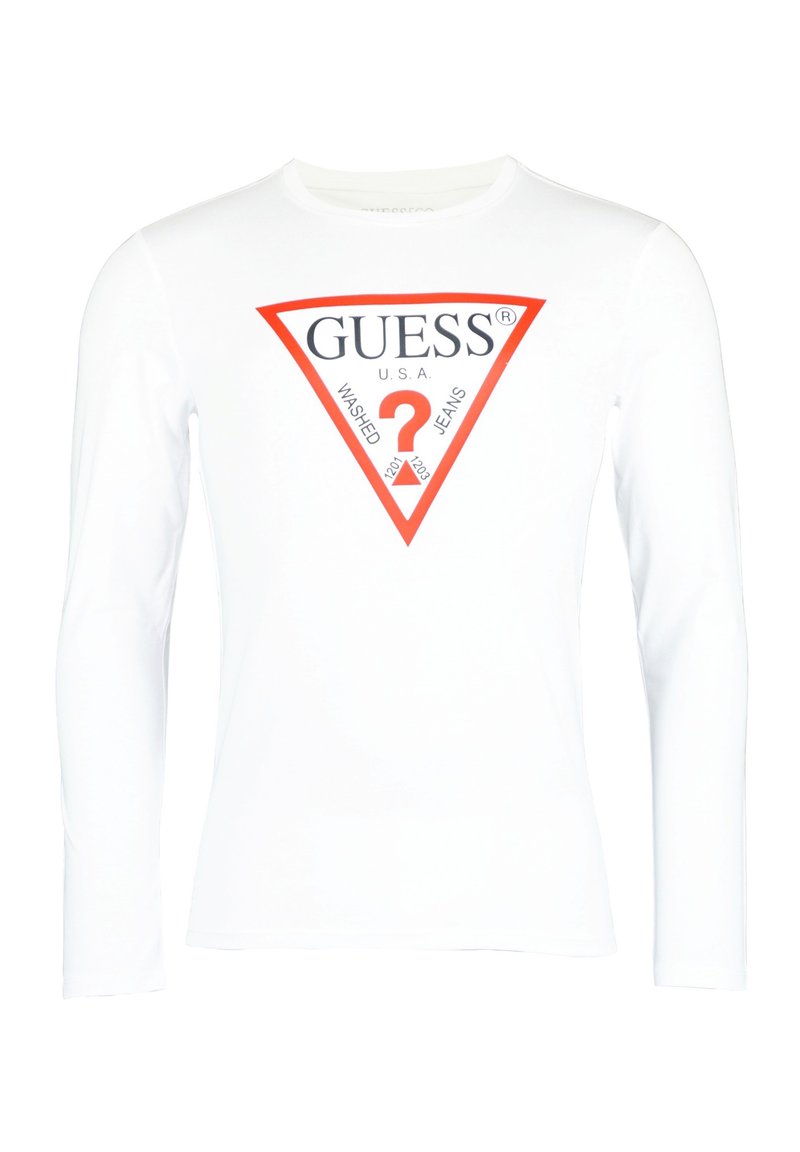 Weißes Longsleeve-T-Shirt mit einem roten dreieckigen Logo, auf dem "GUESS" und "U.S.A." sowie ein Fragezeichen-Grafik und Markeninformationen zu sehen sind.