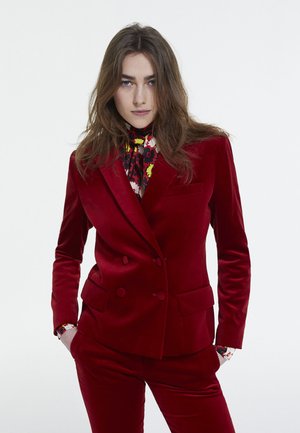 Blazer - red