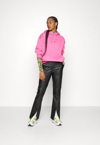 Nike Sportswear HOODIE - Camisola - pinksicle/sail
