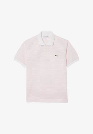Lichtroze gestreepte polo met een witte kraag, korte mouwen en een groen krokodillenlogo op de borst. Gemaakt van ademend katoen.