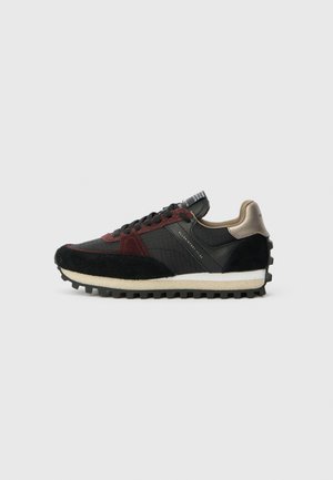VIGGO RUNNER - Trainers - black/silver-coloured/red