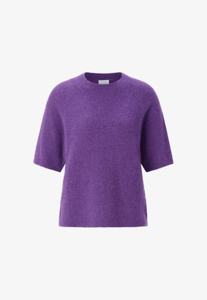 Lila kurzärmliger Pullover aus weichem Material mit Rundhalsausschnitt und strukturiertem Finish. Schlichtes, legeres Design.