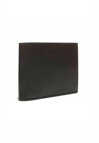 Portafoglio in pelle nera con una texture a pietra, forma rettangolare e dettaglio del logo in rilievo sull'angolo inferiore.