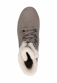Stivale da trekking in suede marrone con lacci grigi, occhielli in metallo e fodera bianca e morbida al colletto. L'interno presenta una soletta nera. Punta piatta e arrotondata.