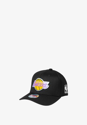 Casquette de baseball noire avec le logo des Los Angeles Lakers à l'avant et le logo de la NBA sur le côté, dotée d'une visière incurvée et d'une arrière ajustable.