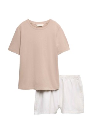 Beige kortærmet t-shirt med rund hals kombineret med hvide elastiske shorts med tynde lodrette striber.