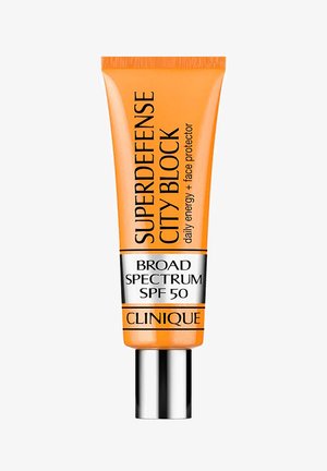 Clinique SUPERDEFENSE CITY BLOCK SPF 50 - Solskydd