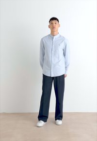 Tommy Jeans OXFORD MAO - Ing - moderate blue