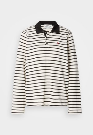 Långärmad polo i vitt med svarta horisontella ränder, svart krage, treknappars placket och liten röd logotyp på bröstet.