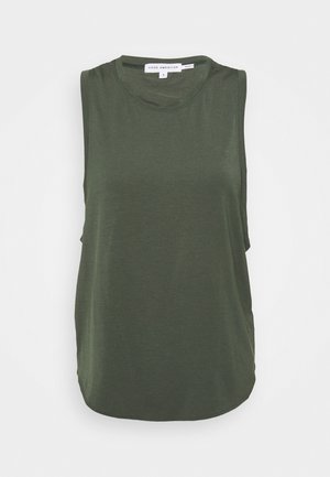 Haut sans manches vert olive en tissu doux, avec un col rond et une coupe décontractée avec des fentes sur les côtés pour le confort.