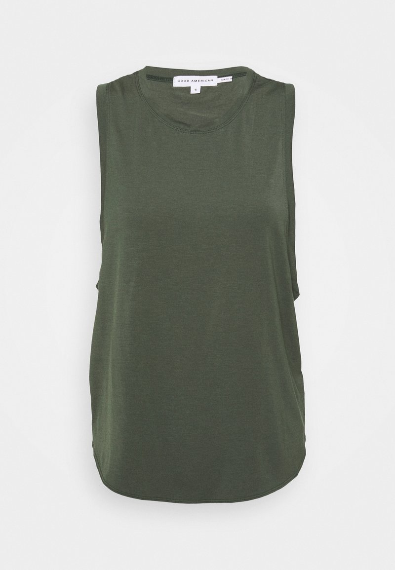 Top sin mangas de color verde oliva, hecho de un tejido suave, presenta un cuello redondo y un corte relajado con ranuras laterales para mayor comodidad.