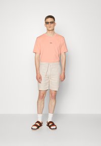 BOSS TCHUP - T-shirt básica - light/pastel red