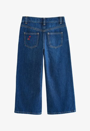 Culottes de mezclilla azul con un diseño de pierna ancha. Presentan corazones bordados en los bolsillos traseros. Costuras cosidas con una textura suave.