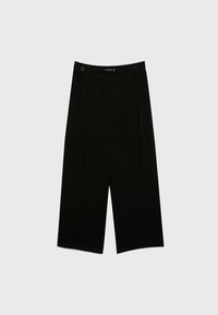 Pantalon noir à jambes larges et courtes, taille haute avec une fermeture par un seul bouton sur le côté gauche de la ceinture.