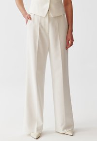 TATUUM ZARIANA - Kalhoty - off white