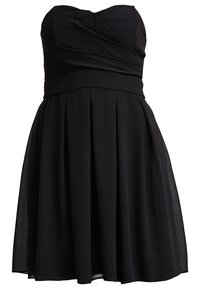 Zwarte strapless jurk met een gedrapeerd lijfje, geplooide rok en gladde stof. Eenvoudig ontwerp zonder zichtbare patronen of accenten.