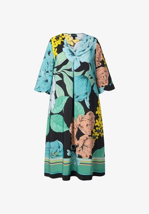 Blomstermønsterkjole med store blå, pink og gule blomster på en sort baggrund, med V-hals og brede ærmer. Glat stof.