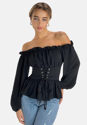 Sort off-shoulder bluse med rynkede detaljer, lange ærmer og en tætsiddende talje med snørre-detaljer, lavet af letvægtsstof.