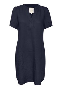 Tummansininen lyhythihainen polvipituinen mekko, jossa on V-pääntie, pieniä muotoiluja olkasaumojen kohdalla ja näkyvät sivutaskut.