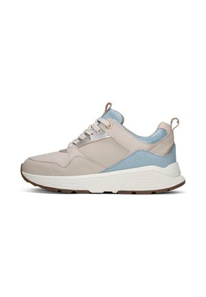 Sneakers met een beige en lichtblauw kleurenpalet, glad leer en gestructureerde accenten, een witte tussenzool en veters voor een veilige pasvorm.