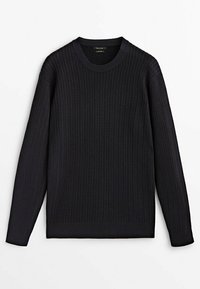 Pull noir à manches longues avec col rond, motif en maille torsadée texturée et bords-côtes aux poignets et à l'ourlet, posé à plat sur fond blanc.