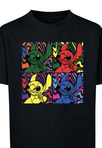 Černé tričko s multibarevným pop-art designem kreslené postavy v zelené, červené, žluté a modré barvě na živých, vlnitých pozadích.