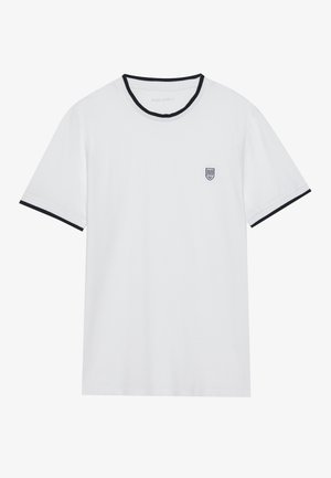 Bijela pamučna majica s kratkim rukavima, mornarsko plava rebrasta okrugla izreza i manžetama. Sadrži mali vezeni grb logo na prsima.