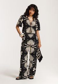 Shiwi MADISON SEA PEARL - Auduma bikses - black sea pearl