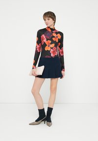 Colourful Rebel NEYO MULTI FLOWER - Top s dlhým rukávom - multi-coloured/black