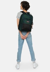 Eastpak PINNACLE - Reppu - flow palming