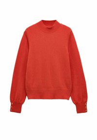 Roter Pullover mit einem gerippten hohen Kragen und langen Ärmeln. Weicher Stoff mit goldenen Knopfakzenten an den Bündchen und einer taillierten Passform.
