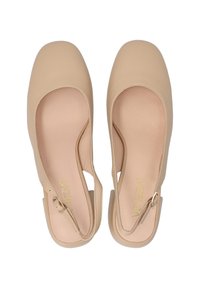 Béžové slingback boty s kulatou špičkou, hladkou kůží a výřezovým designem. Mají malý blokový podpatek a zlaté logo uvnitř.