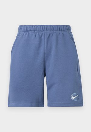 Μπλε σορτς με ελαστική μέση, πλάγιες τσέπες και λευκό λογότυπο Nike μέσα σε γραφικό παγκόσμιου χάρτη στο κάτω αριστερό πόδι.