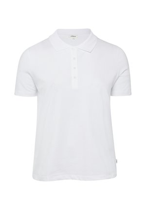 Biała koszulka polo z krótkim rękawem, zapinana na guziki, z klasycznym kołnierzykiem, wykonana z gładkiej tkaniny, prezentowana na jednolitym białym tle.