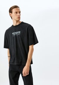 Koton SLOGAN - Camiseta estampada - black