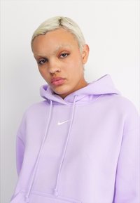 Nike Sportswear SPORTSWEAR PHOENIX FLEECE - Melegítőfelső - violet mist sail