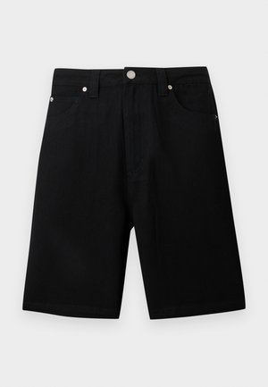Pantaloncini in denim nero con bottone frontale, passanti per cintura e due tasche anteriori, mostrati su uno sfondo chiaro e uniforme.