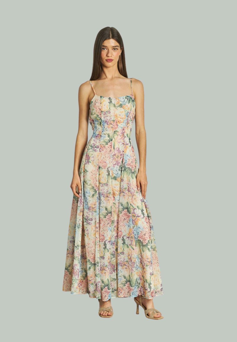 Floralmaxikleid mit engem Oberteil und fließendem Rock in Pastellfarben, mit dünnen Trägern und einer weichen Stofftextur.