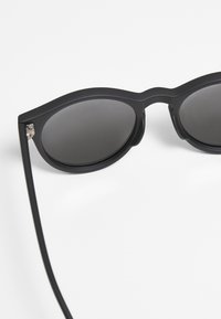 Urban Classics SUNRISE - Ochelari de soare - black/grey