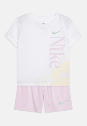 WILD FLOWER TEE SET - Rövidnadrágok - doll