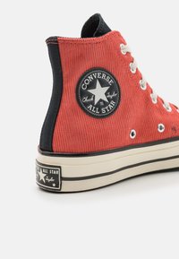 Converse CHUCK 70 WORKWEAR UNISEX - High-top trainers - rhubarb pie/black