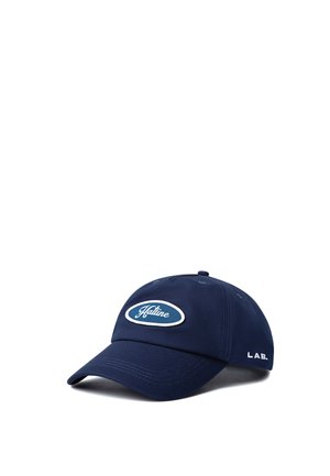 Marineblaue Baseballkappe mit gebogenem Schirm, weißes "Hatline" Logo vorne und "LAB." Schriftzug seitlich bestickt.