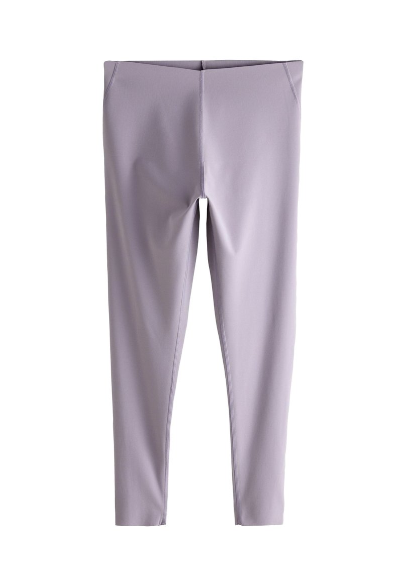 Jasnofioletowe legginsy wykonane z elastycznego materiału, charakteryzujące się gładką fakturą, wzmocnionymi szwami oraz dopasowanym krojem bez kieszeni.