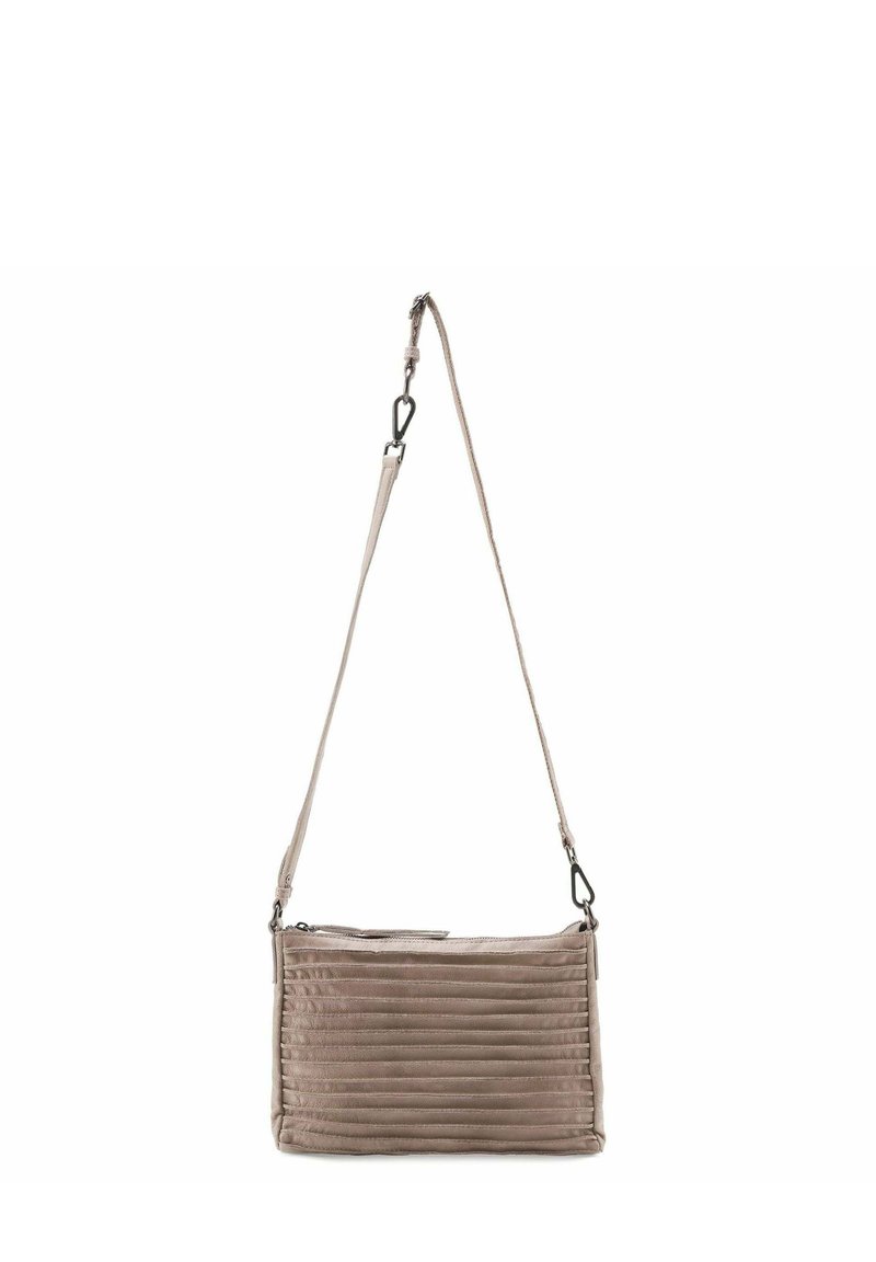 Borsa crossbody rettangolare in grigio chiaro. Texture plissettata, finitura liscia, tracolla regolabile e dettagli in metallo color argento.