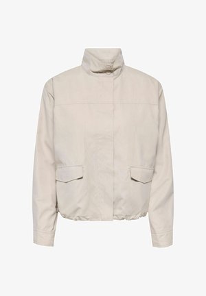 Veste beige clair avec col haut, boutons-pression à l'avant, manches longues, deux poches à rabat à l'avant et ourlet élastiqué.