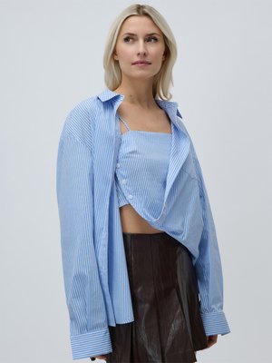 GINELLA BLOUSE - Blúzka so zapínaním na gombíky - blau/weiß